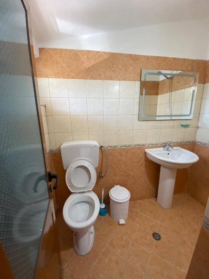 Guest House Lionel Дуррес Екстер'єр фото